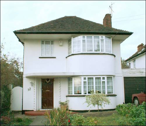 32 Howard Walk